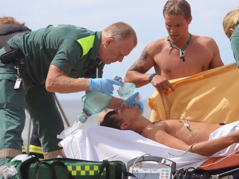 Lifesaving demonstration at Tylösand.