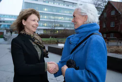 KI President Annika Östman Wernerson welcomed Minister of Health Acko Ankarberg Johansson.