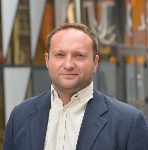 Federico Iovino utanför Aulan