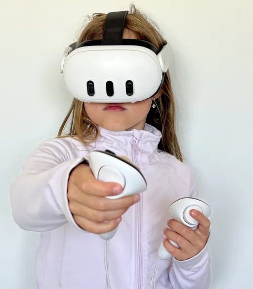 a girl with VR-glasses