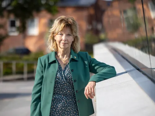 Business dressed woman outside