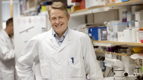 Portrait of Ola Nilsson in lab environment.