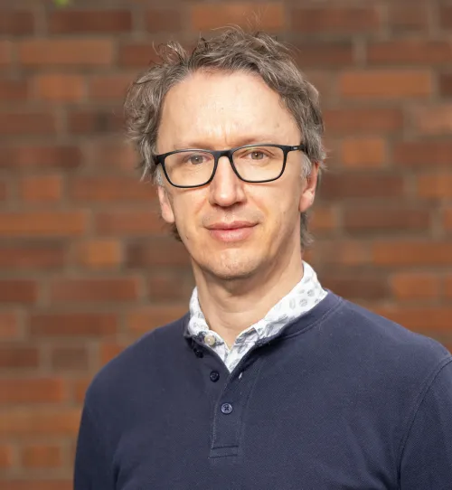 Portrait of Ola Larsson.