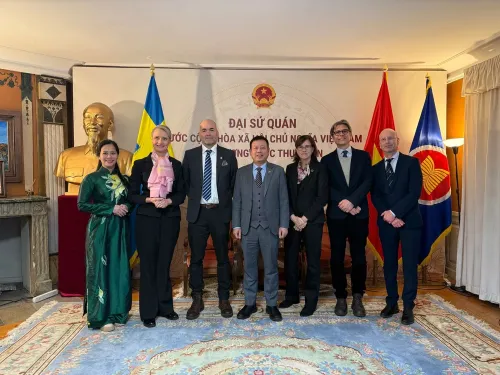 Group pictures standing infront of the Vietnamese and Swedish flags at the embassy of Vietnam.