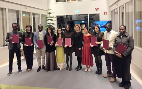 Scholarship recipients at KI&#039;s global master&#039;s programme together with KI´s president Annika Östman Wernerson during the ceremony.