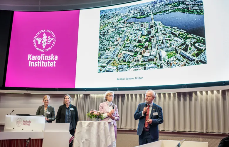 Maria Eriksdotter, Annika Bergquist, Annika Tibell and a Ole Petter Ottersen on stage. The President is holding the microphone.